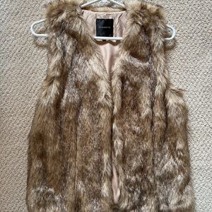 Women’s Faux Fur vest. Medium. Like- new condition